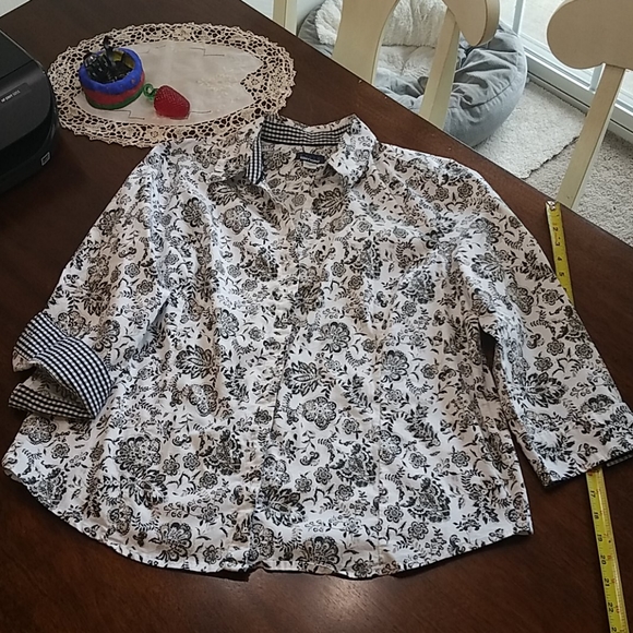 NWOT Black and white with beige button-down blouse - Picture 5 of 9